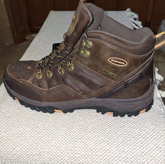 Skechers Relaxed Fit air cooled memory foam waterproof Leather boots size 11.5