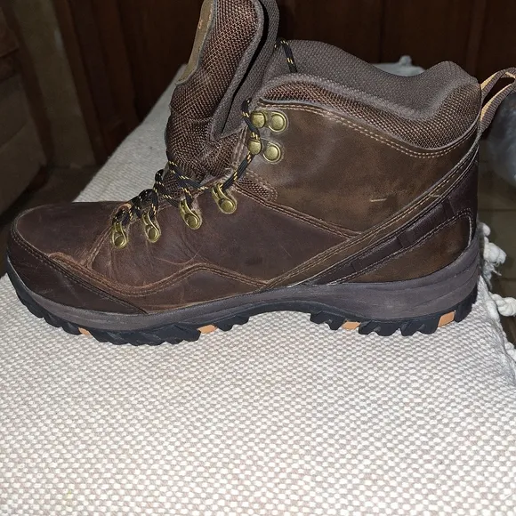 Skechers Relaxed Fit air cooled memory foam waterproof Leather boots size 11.5