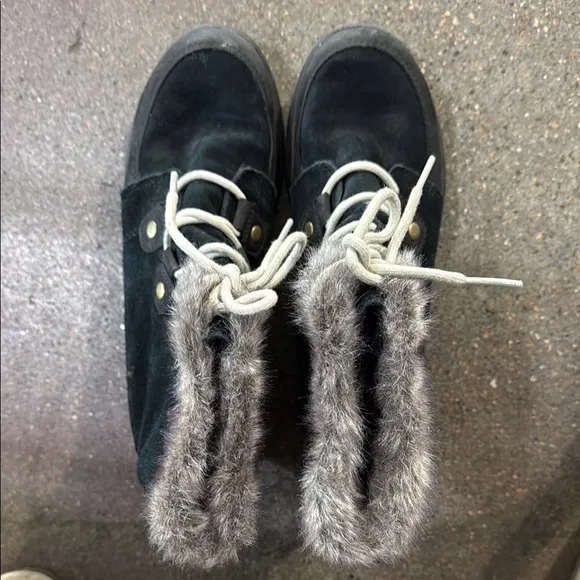 Sorel Black and Gray Winter Boots with Cozy Lining