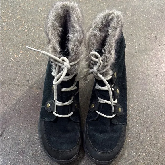 Sorel Black and Gray Winter Boots with Cozy Lining