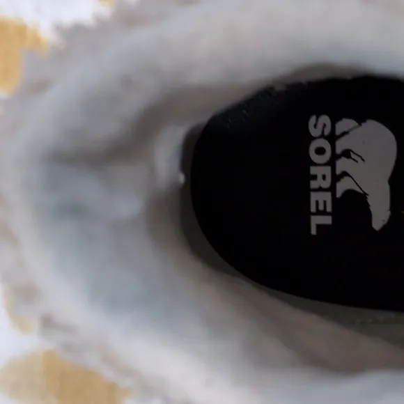 Sorel Black Boots with Rugged Style and Warmth