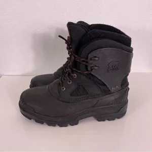 Sorel Black Hard Shell with Maroon Lace Up Winter Boots
