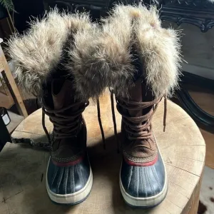 Sorel boots with fur size 8brown, navy, red   A348