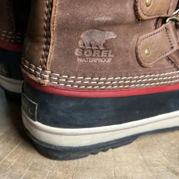 Sorel boots with fur size 8brown, navy, red   A348