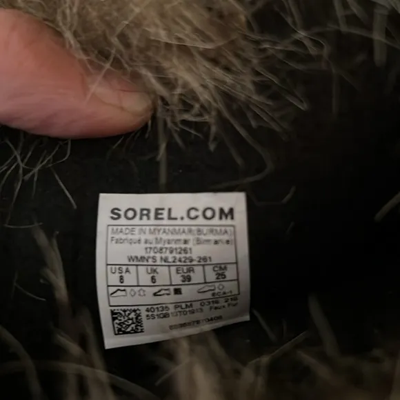 Sorel boots with fur size 8brown, navy, red   A348