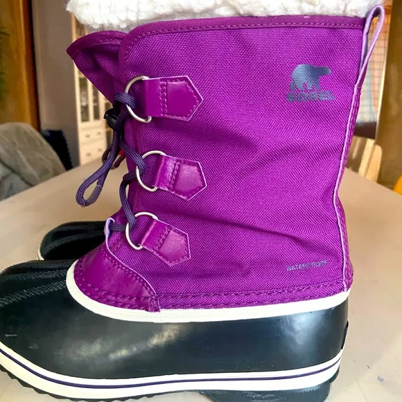 SOREL Canvas women’s printed lace up watherproof boots US 5/EU 37