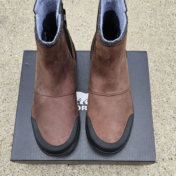 Sorel Chelsea waterproof boots Men's size 10