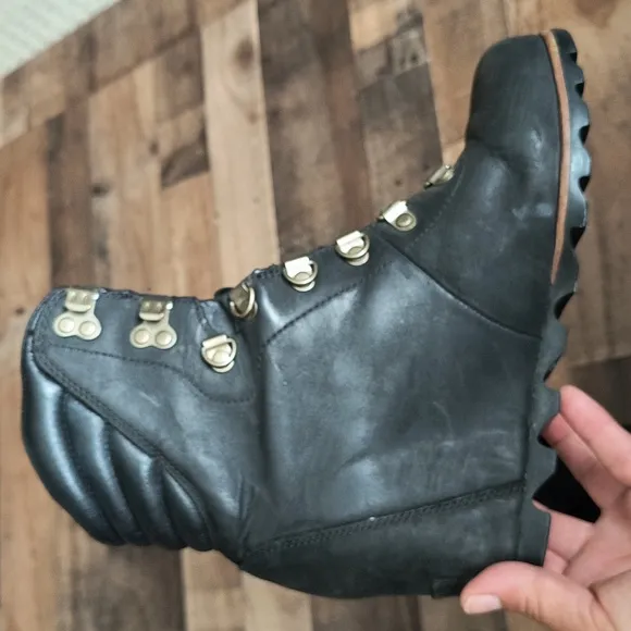 Sorel Conquest Black Leather Hidden Wedge Lace Up Boots Sz 9 Women