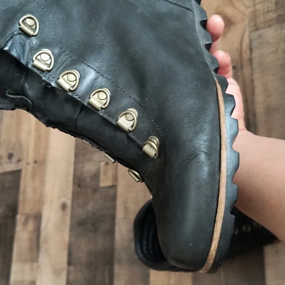 Sorel Conquest Black Leather Hidden Wedge Lace Up Boots Sz 9 Women