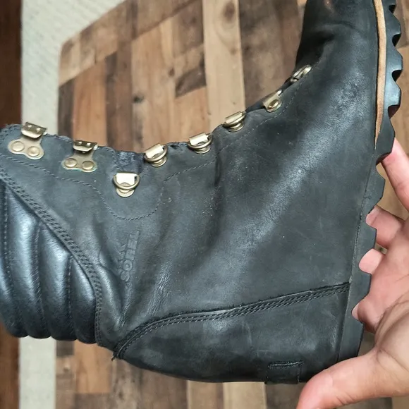 Sorel Conquest Black Leather Hidden Wedge Lace Up Boots Sz 9 Women