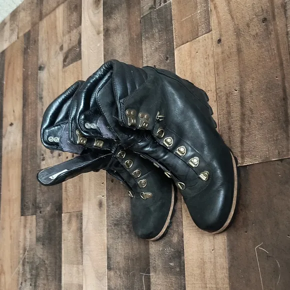 Sorel Conquest Black Leather Hidden Wedge Lace Up Boots Sz 9 Women