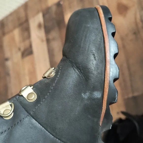 Sorel Conquest Black Leather Hidden Wedge Lace Up Boots Sz 9 Women