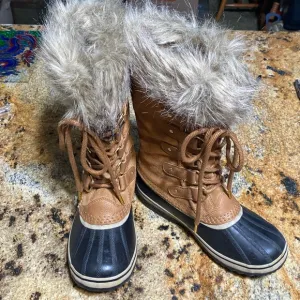 Sorel Joan of arctic boots leather and rubber like new. Women 8