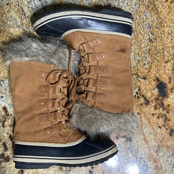 Sorel Joan of arctic boots leather and rubber like new. Women 8