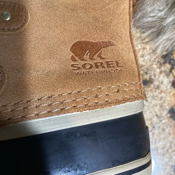 Sorel Joan of arctic boots leather and rubber like new. Women 8