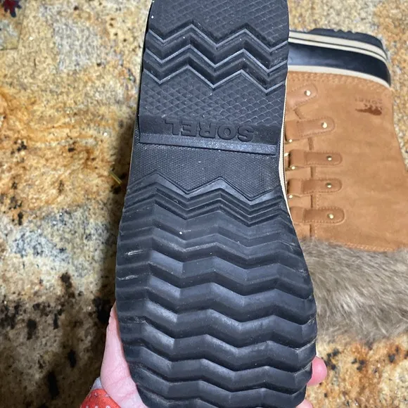 Sorel Joan of arctic boots leather and rubber like new. Women 8