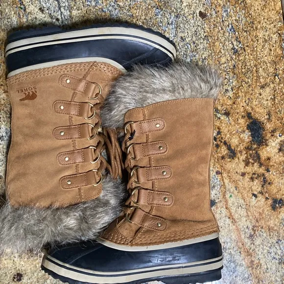 Sorel Joan of arctic boots leather and rubber like new. Women 8