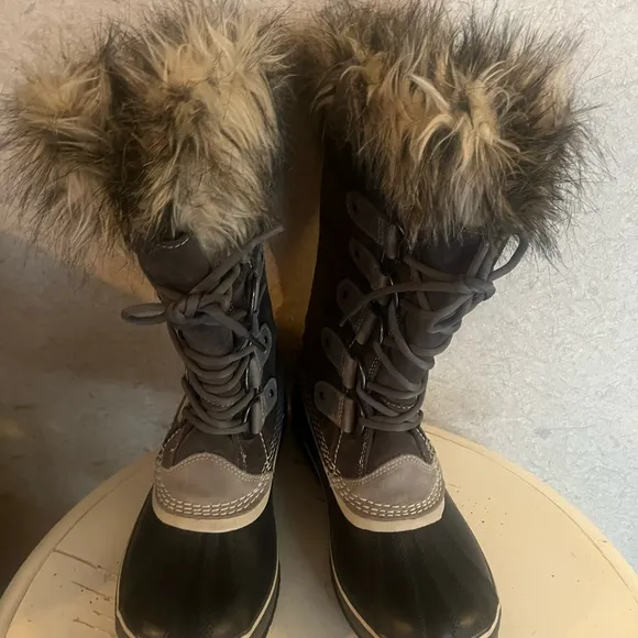 Sorel Joan of Artic Waterproof Boots w Faux Fur Winter Boots Size 9 EUC