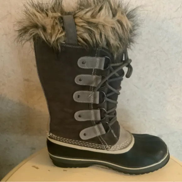 Sorel Joan of Artic Waterproof Boots w Faux Fur Winter Boots Size 9 EUC