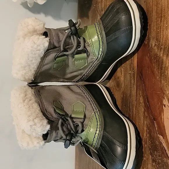 Sorel Kids Yoot Pac Green Snow Boots, Size 8 (Toddler) NWT