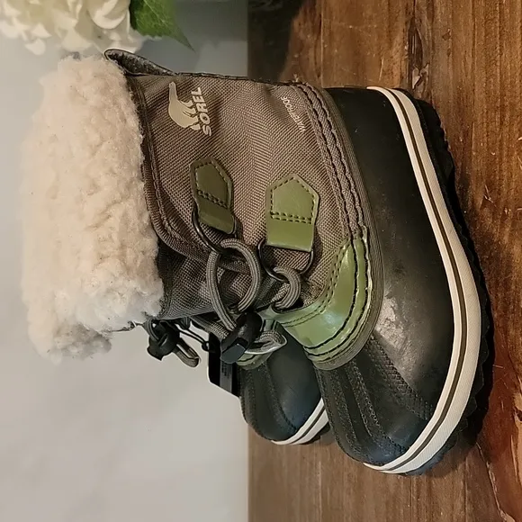 Sorel Kids Yoot Pac Green Snow Boots, Size 8 (Toddler) NWT