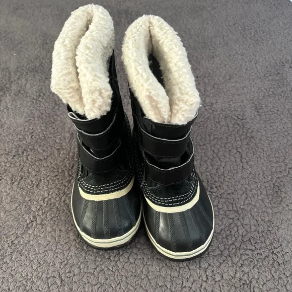 Sorel snow boots boys 10 black white water resistant outdoor Gorpcore toddler