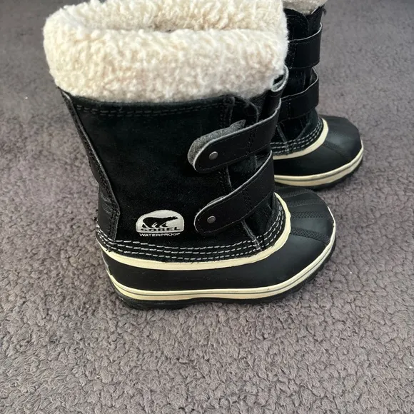 Sorel snow boots boys 10 black white water resistant outdoor Gorpcore toddler