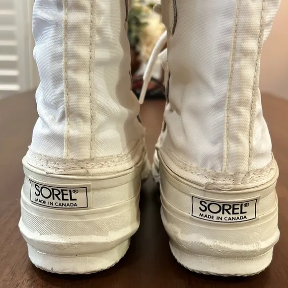 Sorel Snowcat tall Insulated wool liner. white canvas snow or barn boots Size 4