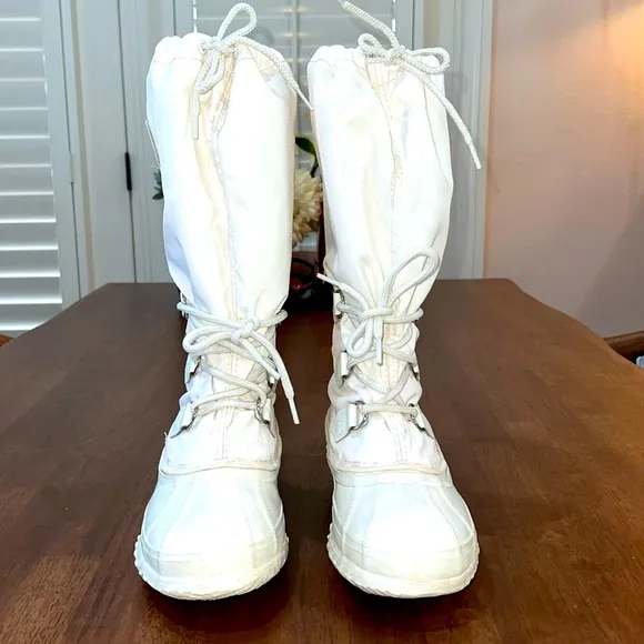 Sorel Snowcat tall Insulated wool liner. white canvas snow or barn boots Size 4