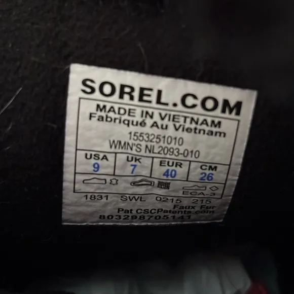 Sorel Tivoli High II Snow Boot in Black NWOT. Size 9 Waterproof outdoor Winter