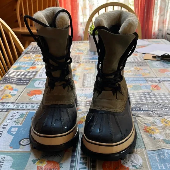 Sorel Women's Caribou Green Winter Boots Size 10