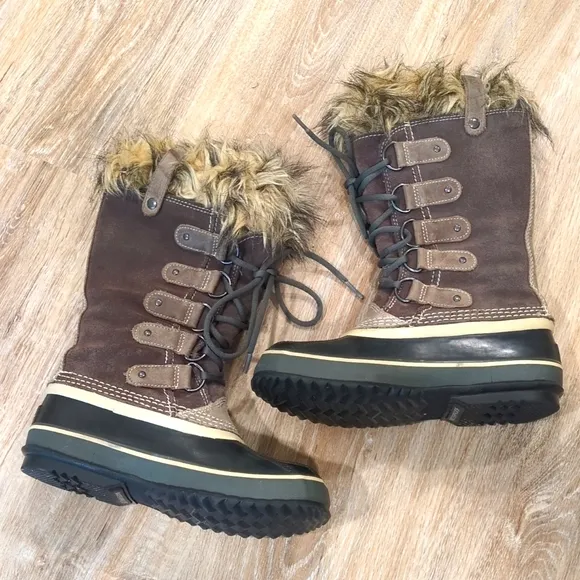 Sorel Women's Fur-Lined Winter Boots size 6