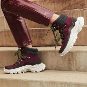 Sorel Women's Kinetic™ Breakthru Conquest Sneaker Boots Insulated Size 9 New!!!