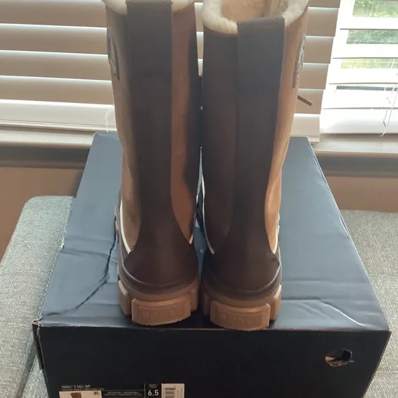 Sorel Women's Tivoli V Tall Waterproof Boots, size 6.5