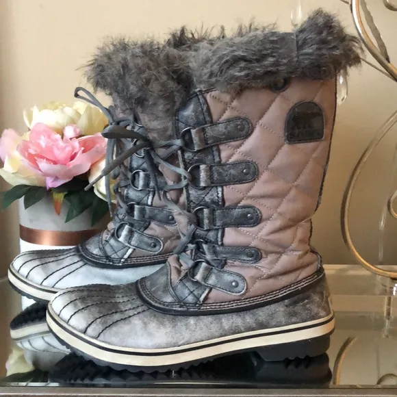 Sorel Women's Tofino Grey Distressed Winter Boots
