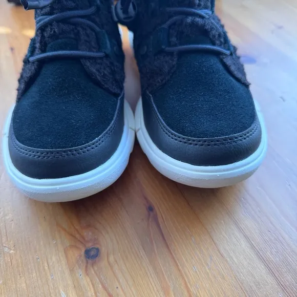 Sorel youth explorer cozy winter boots size 2