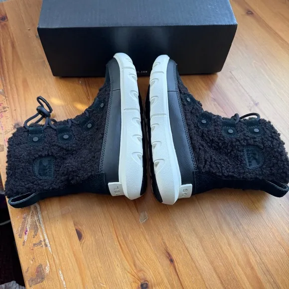Sorel youth explorer cozy winter boots size 2