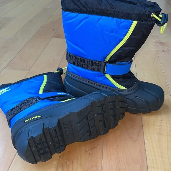 SOREL - Youth Flurry Winter Snow Boots for Kids 2 New