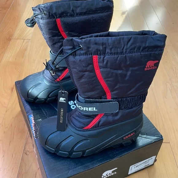 SOREL Youth Flurry Winter Snow Boots for Kids black/red insulated 5 NWT