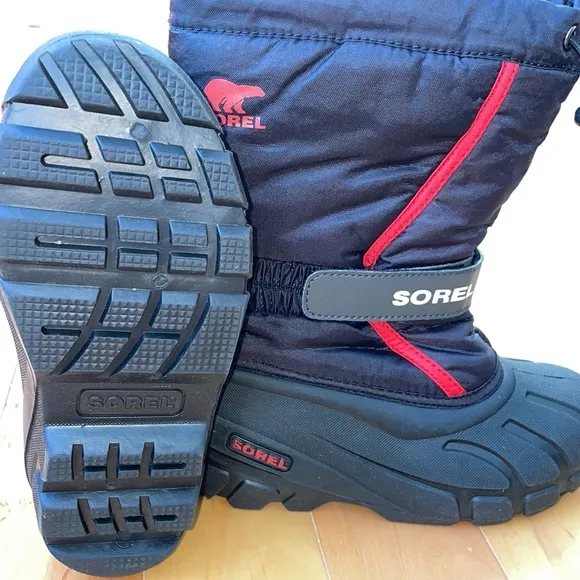 SOREL Youth Flurry Winter Snow Boots for Kids black/red insulated 5 NWT
