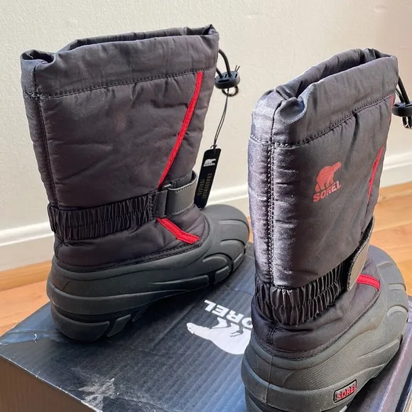 SOREL Youth Flurry Winter Snow Boots for Kids black/red insulated 5 NWT