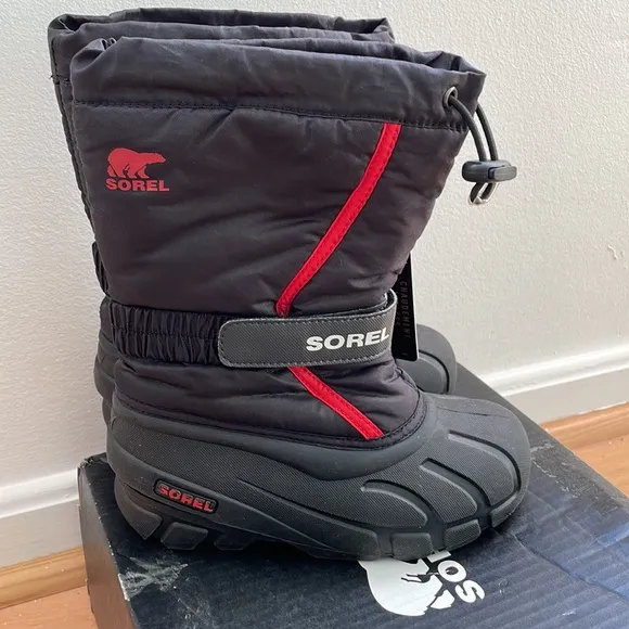 SOREL Youth Flurry Winter Snow Boots for Kids black/red insulated 5 NWT