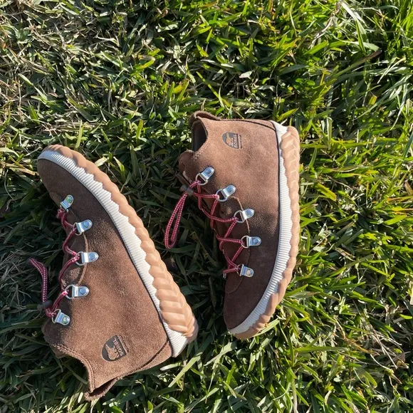 SOREL Youth Out N About Conquest Boot Brown 5 women