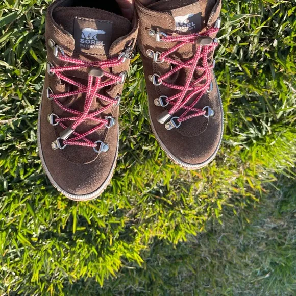 SOREL Youth Out N About Conquest Boot Brown 5 women