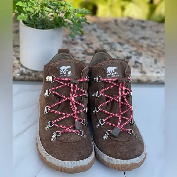 SOREL Youth Out N About Conquest Boot Brown 5 women