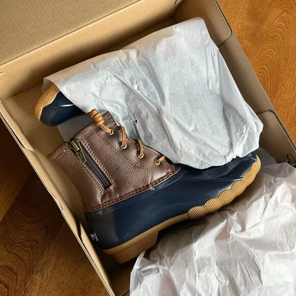 Sperry Saltwater boots girls 2 NIB