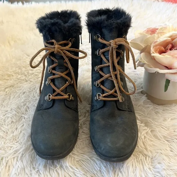 SPERRY Top-Sider Luca Black Suede Faux Fur lined wedge ankle boot women size 8