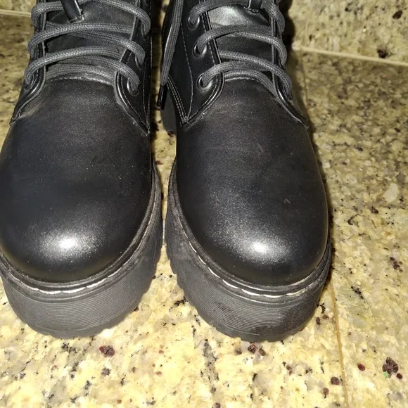 Steve Madden Platform Lace Up Boots With Side Zipper Women NEW sz 9.5