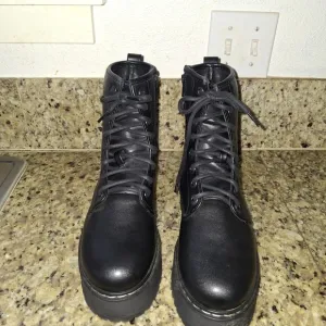 Steve Madden Platform Lace Up Boots With Side Zipper Women NEW sz 9.5