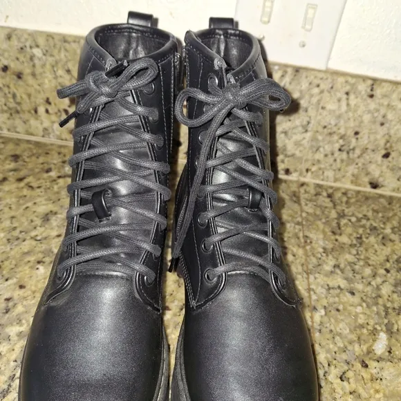 Steve Madden Platform Lace Up Boots With Side Zipper Women NEW sz 9.5